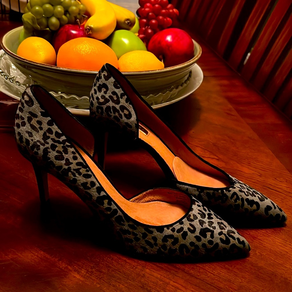 Halogen women’s 9 1/2 high heel shoes. Gray and black fur cheetah design.